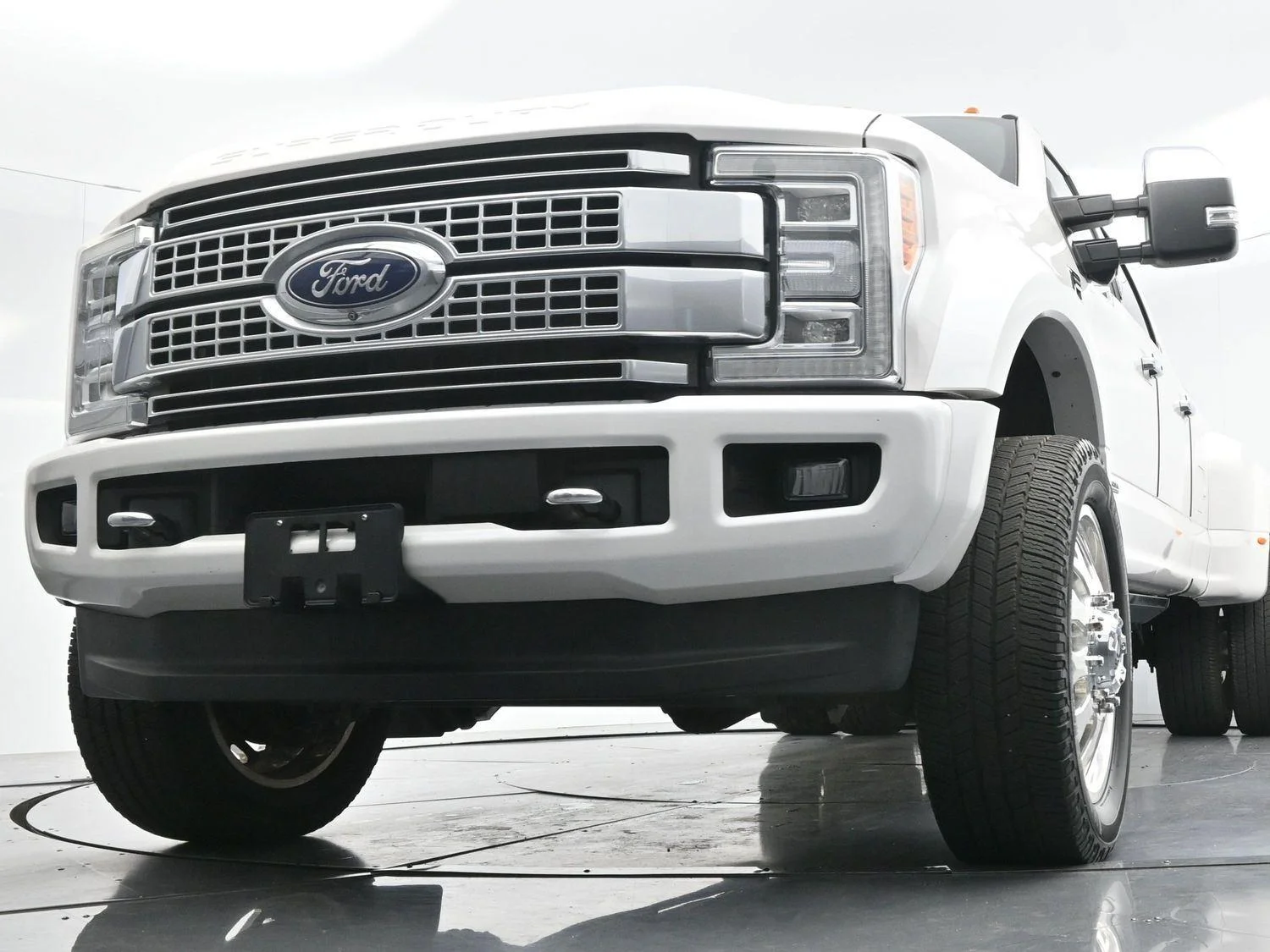 Used 2019 White Platinum Metallic Tri-Coat Ford Platinum image 51