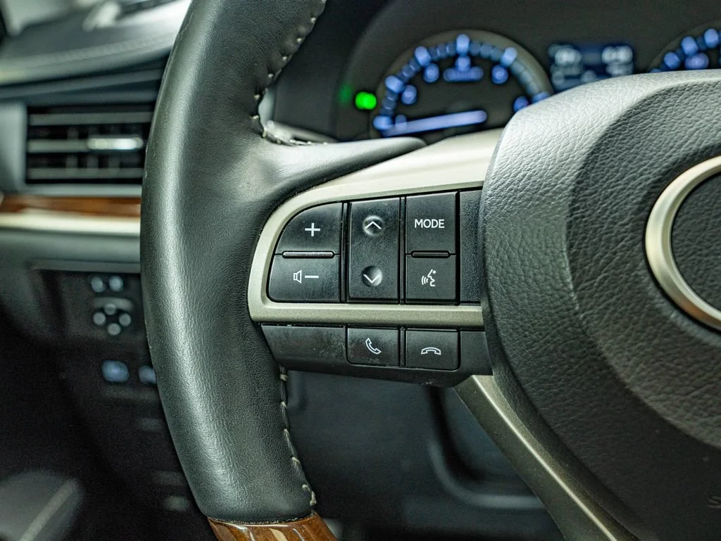 Used 2018 Silver Lexus 350 image 21