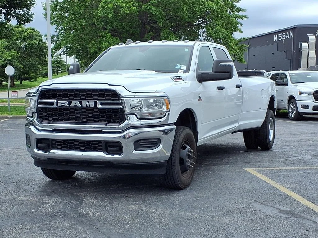 Used 2024 RAM Ram 3500 Pickup Tradesman with VIN 3C63RRGL3RG198287 for sale in Kansas City