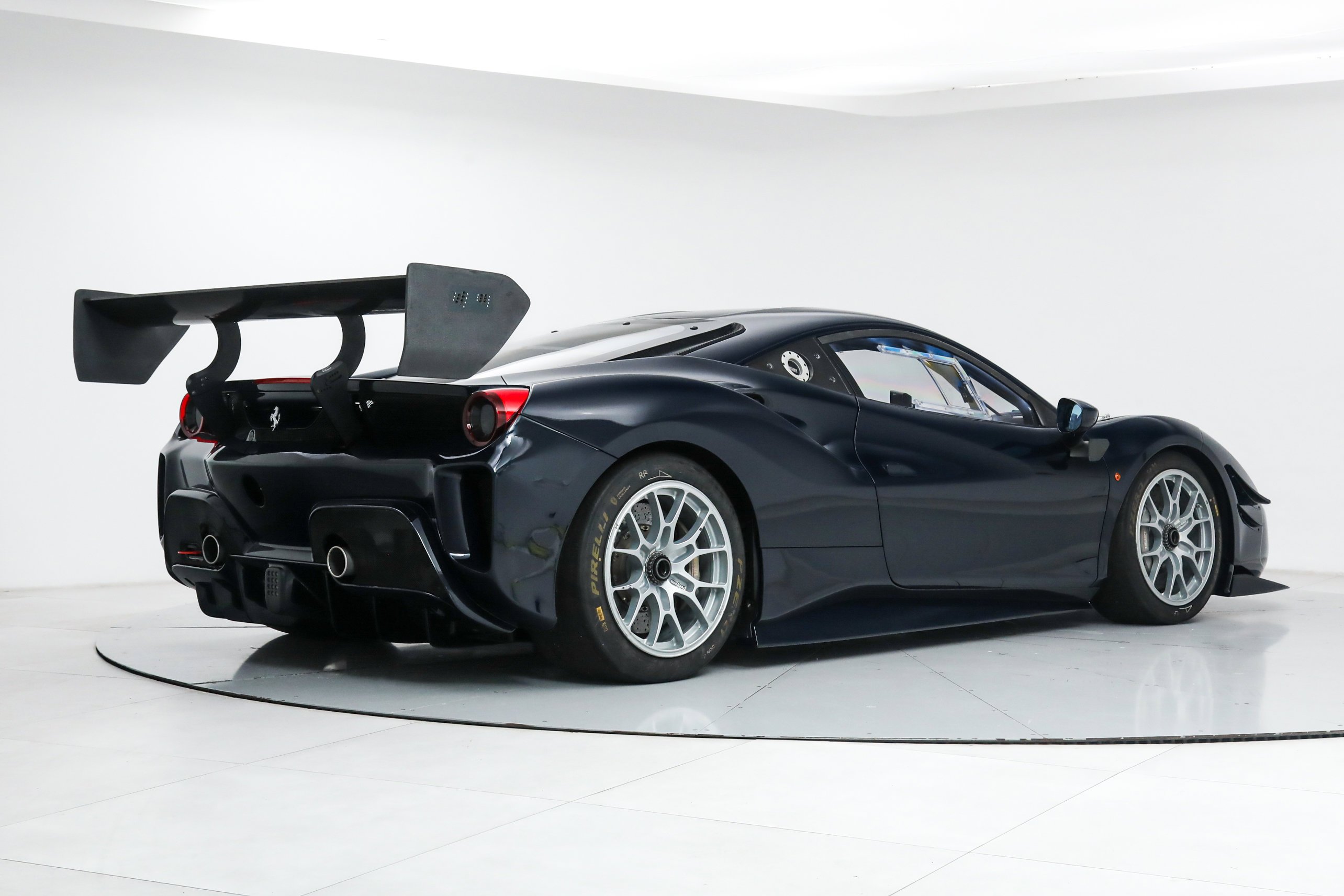 Used 2022 Blue Ferrari  image 3