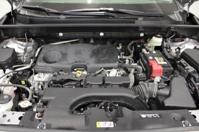Certified Used 2019 Silver Toyota Xle premium image 4