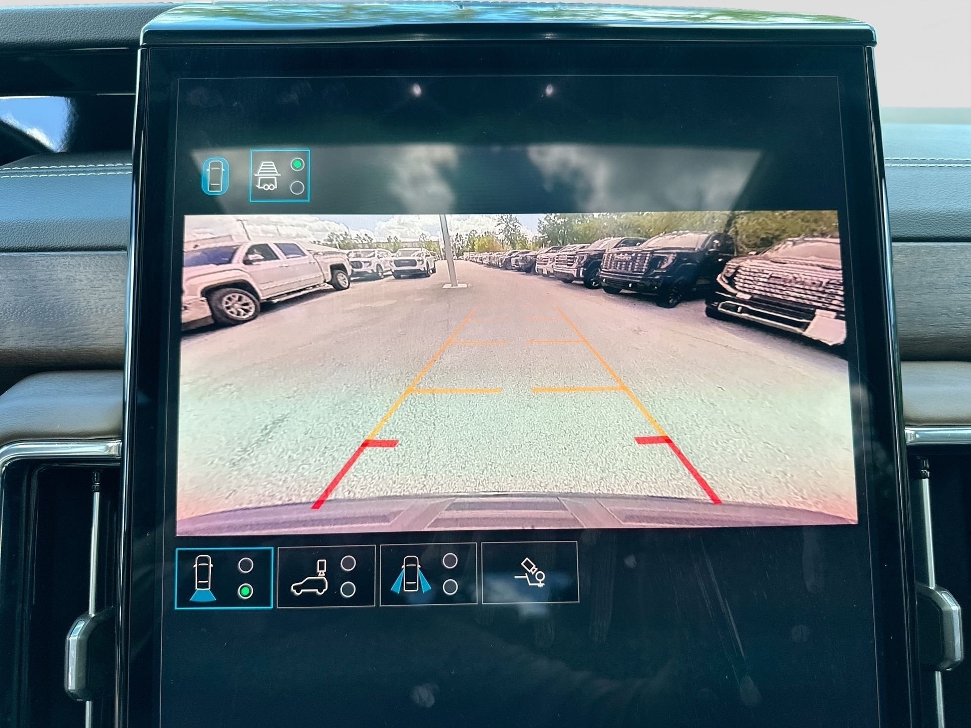 2025 GMC Yukon Denali Ultimate - Photo 15