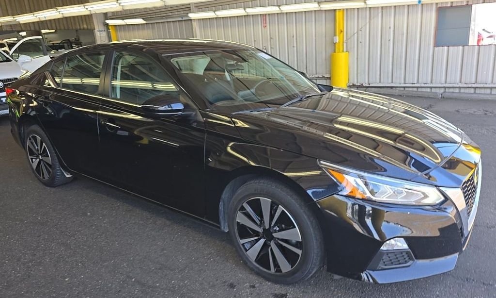 Used 2022 Nissan Altima SV with VIN 1N4BL4DV9NN398970 for sale in Kansas City