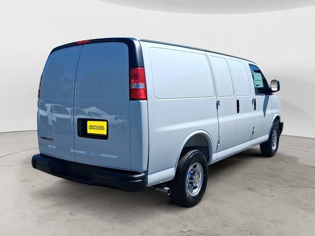 New 2025 Summit White Chevrolet WT image 5