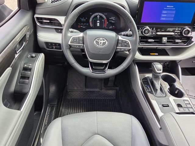 Used 2023 Gray Toyota Platinum image 7