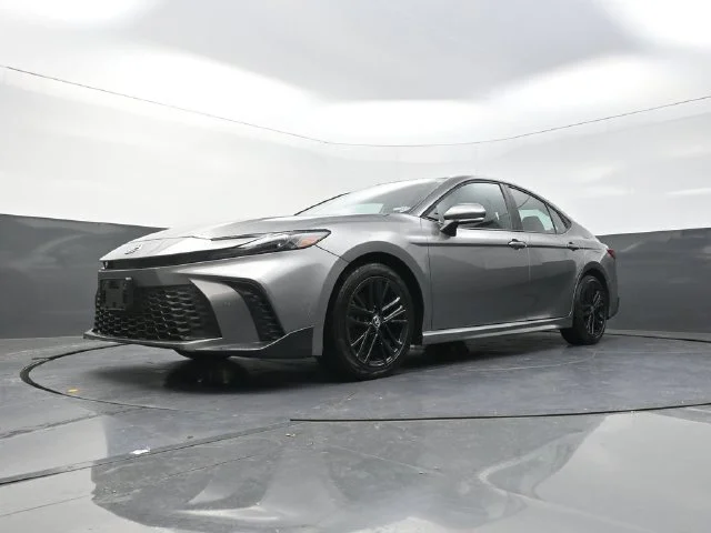 Used 2025  Toyota SE image 33