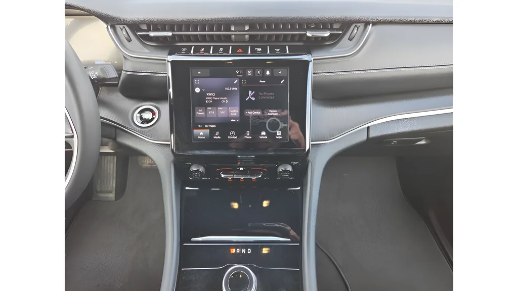 Used 2024 White Jeep Laredo X image 15