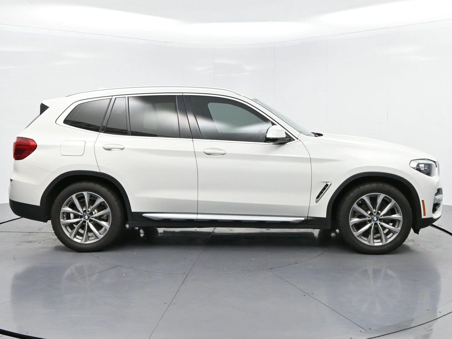 Used 2019 Alpine White BMW sDrive30i image 8