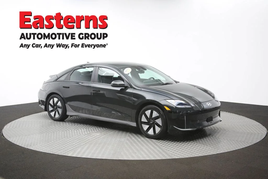 Used 2024 Green Hyundai SE image 48