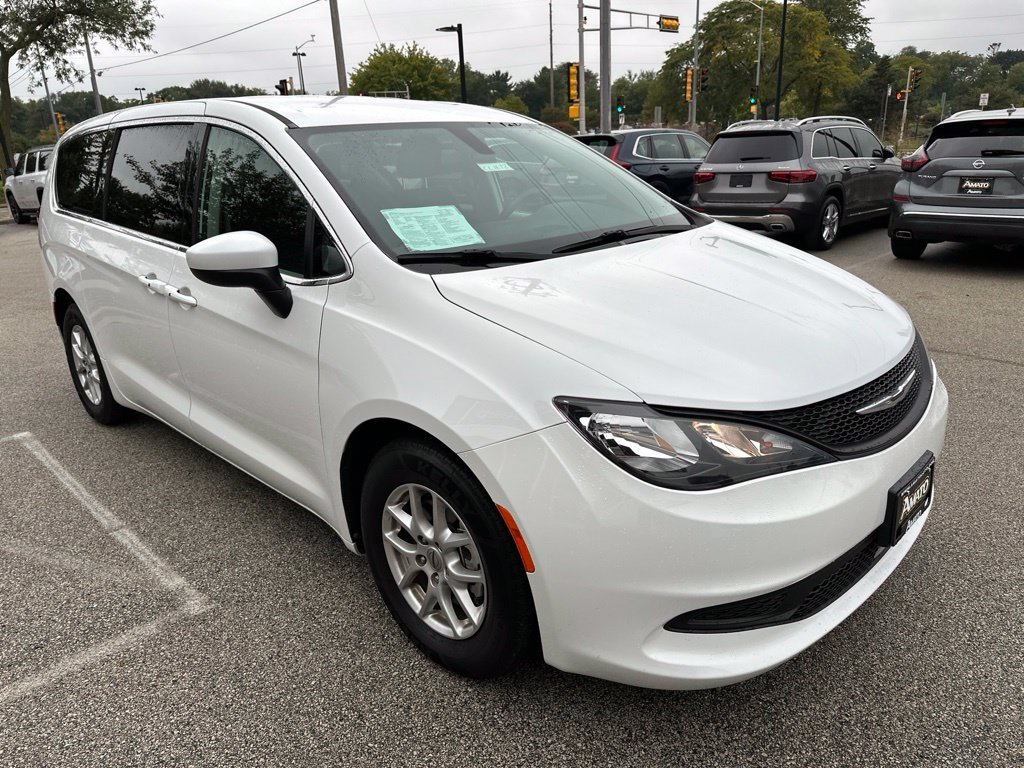 Used 2022 White Chrysler LX image 31