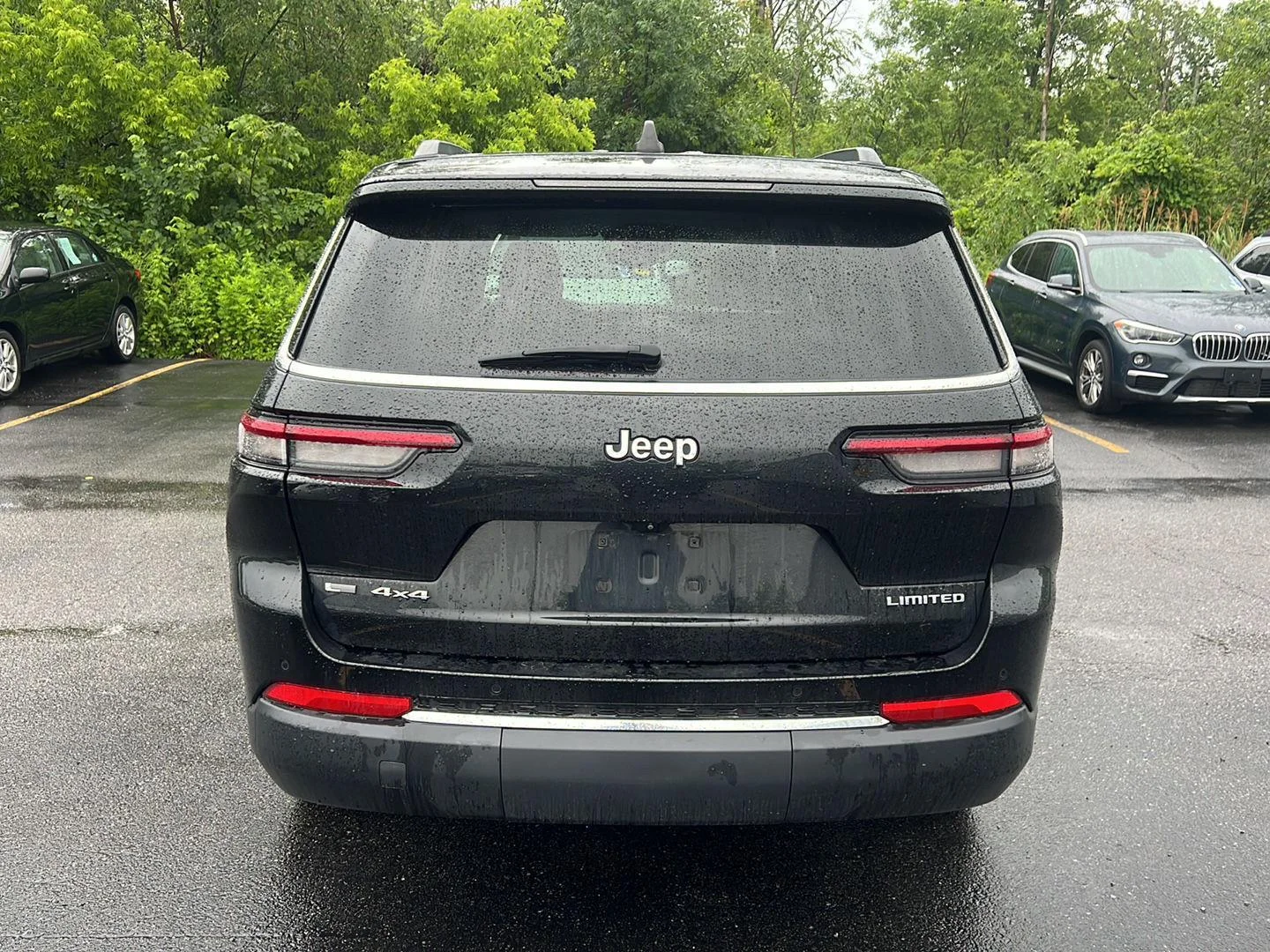 Used 2021 Diamond Black Crystal Pearlcoat Jeep Limited image 3