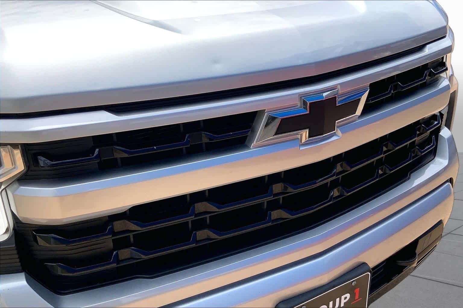Used 2022 Silver Ice Metallic Chevrolet RST image 30
