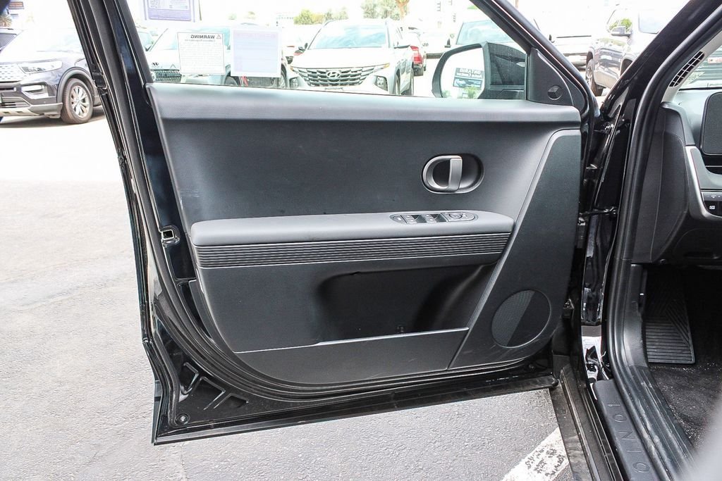 New 2026 Black Hyundai SEL image 25