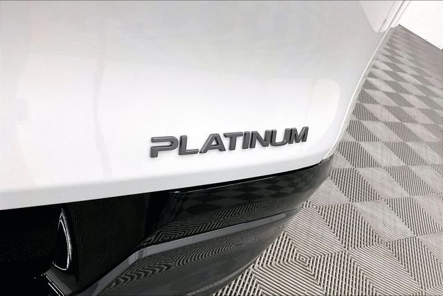 New 2026 Everest White Pearl/Black Nissan Platinum image 21