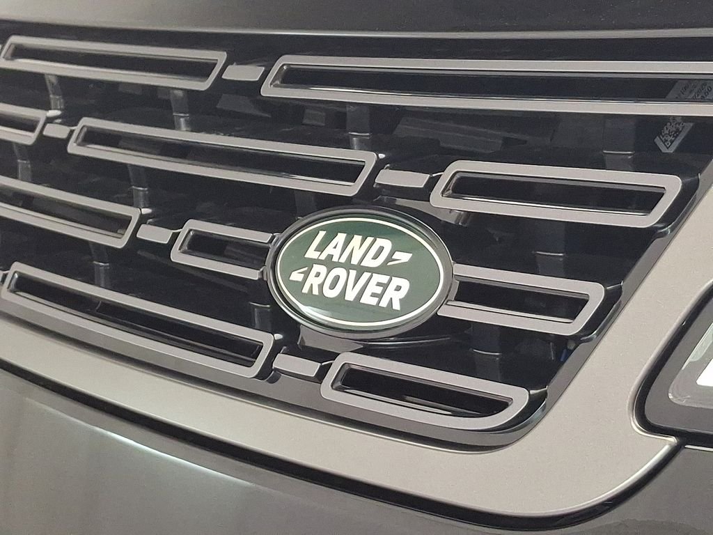 New 2027 Santorini Black Land Rover SE image 22