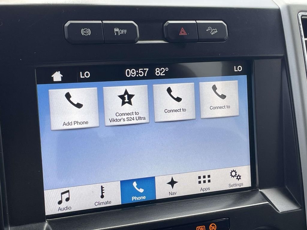 Used 2017 White Platinum Metallic Tri-Coat Ford Lariat image 17