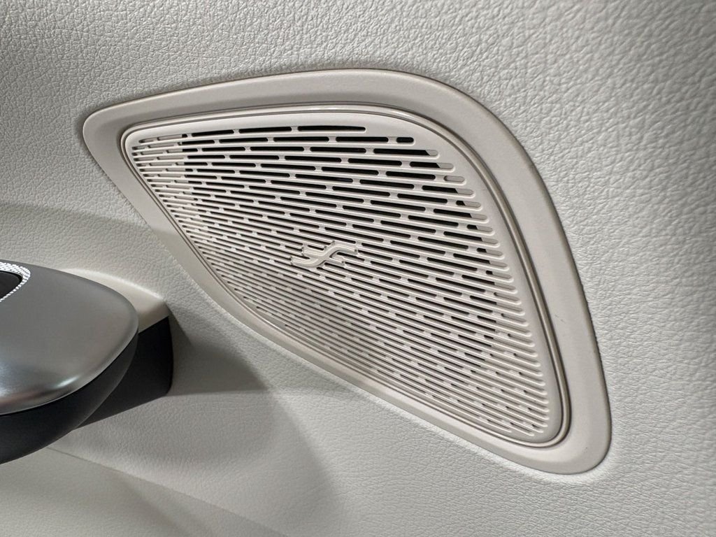 2025 Mercedes-Benz GLC Base - Photo 7