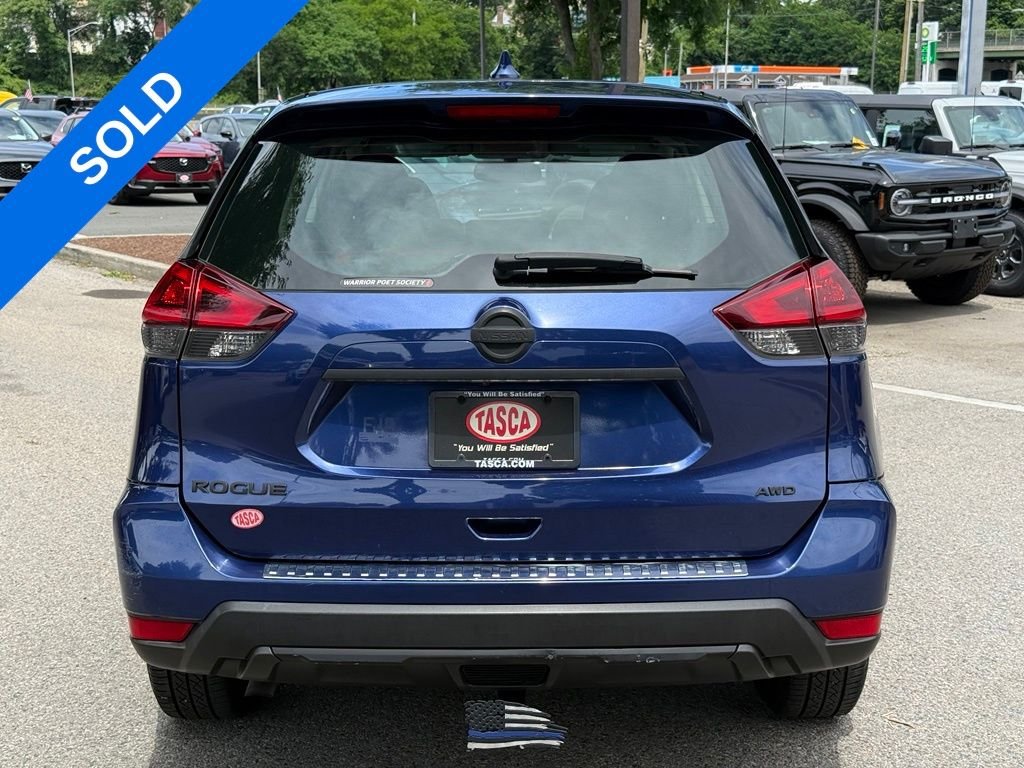 Used 2018 Caspian Blue Nissan S image 9