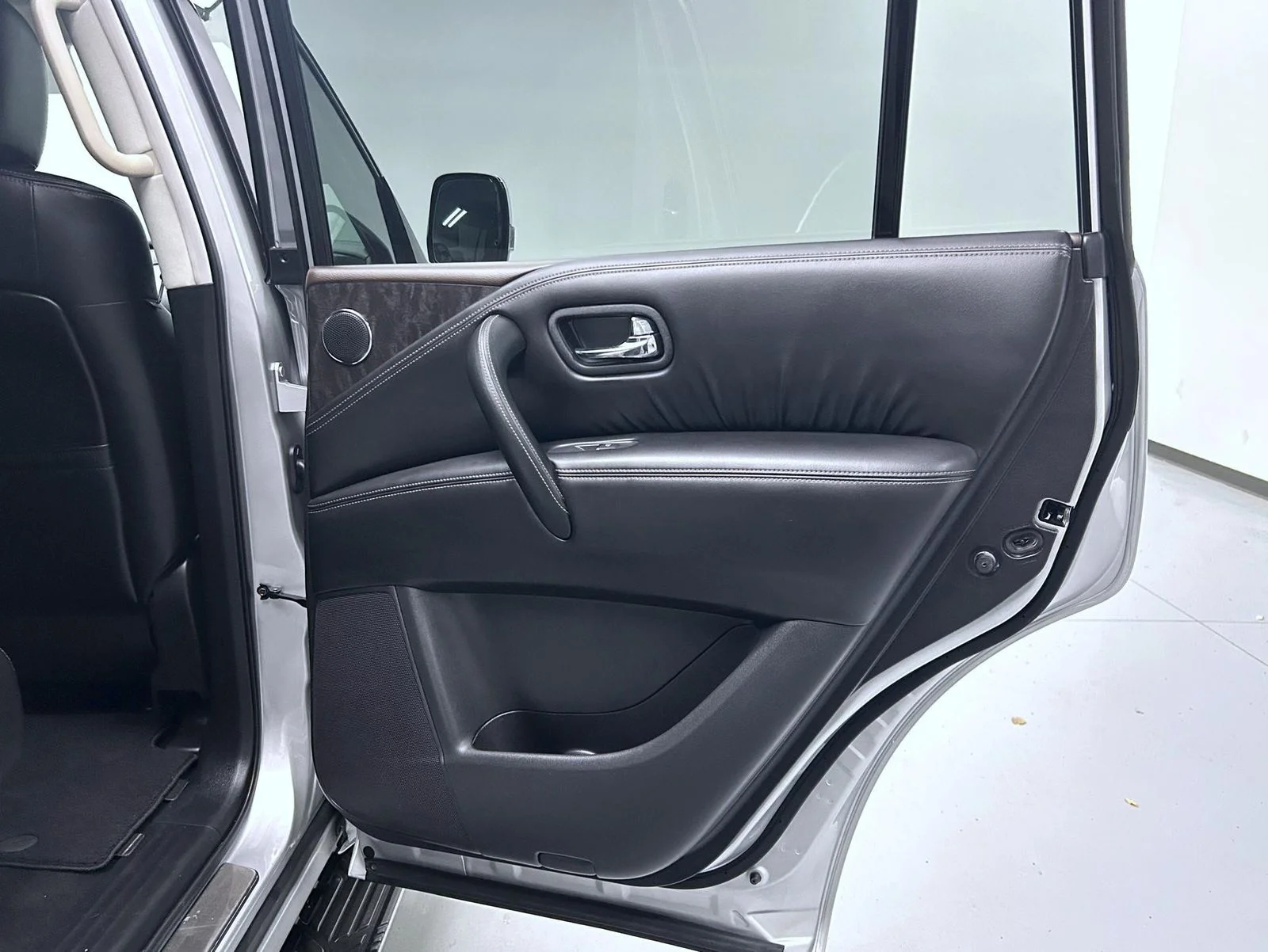 Used 2021 Silver Nissan Platinum image 17