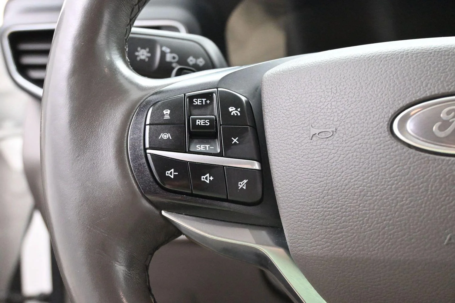 Used 2020 Star White Metallic Tri-Coat Ford Platinum image 18