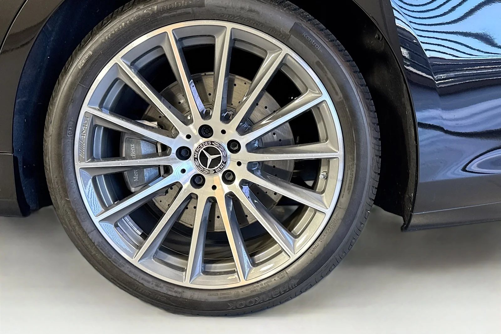 Used 2023 Obsidian Black Mercedes-Benz S 580 image 30