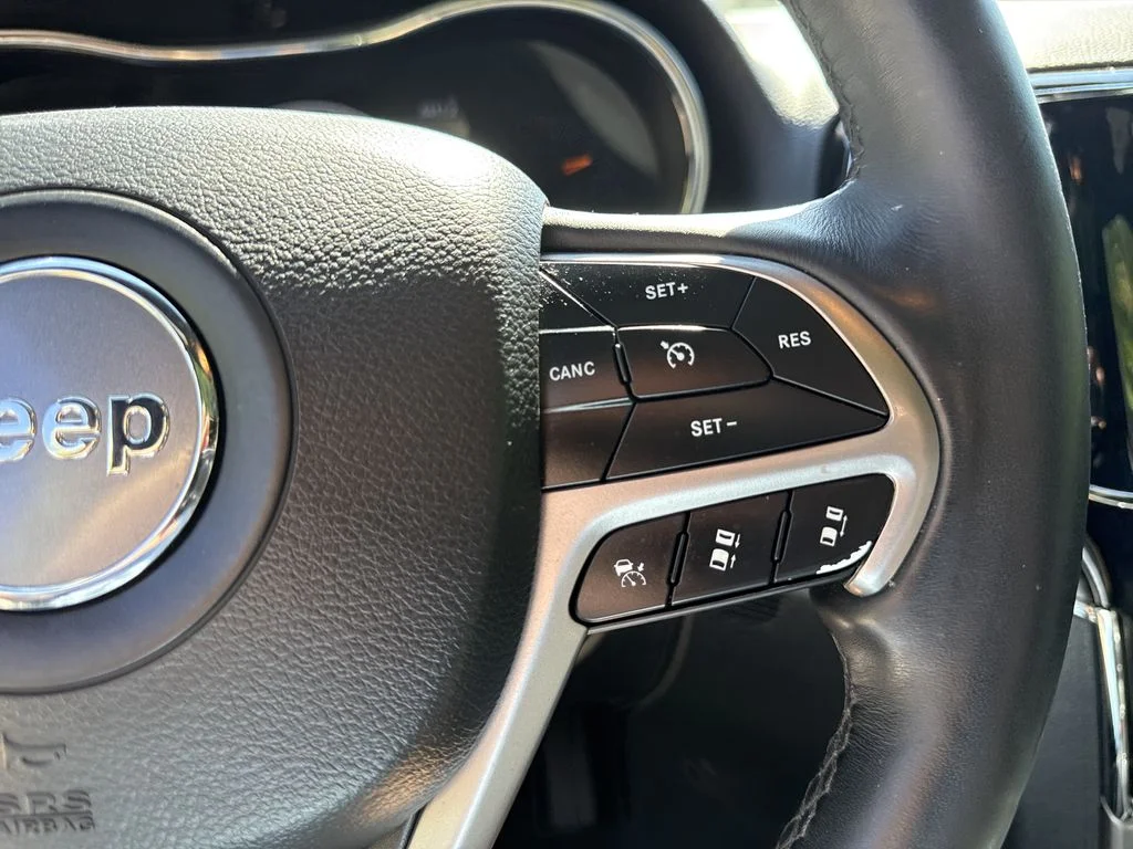 Used 2019 Blue Jeep Limited image 25
