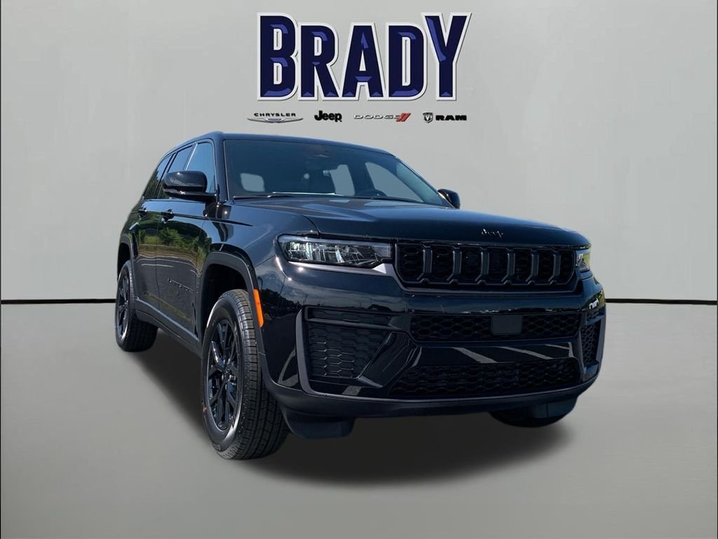 New 2026 Diamond Black Crystal Pearl-Coat Exterior Paint Jeep Laredo Altitude image 1