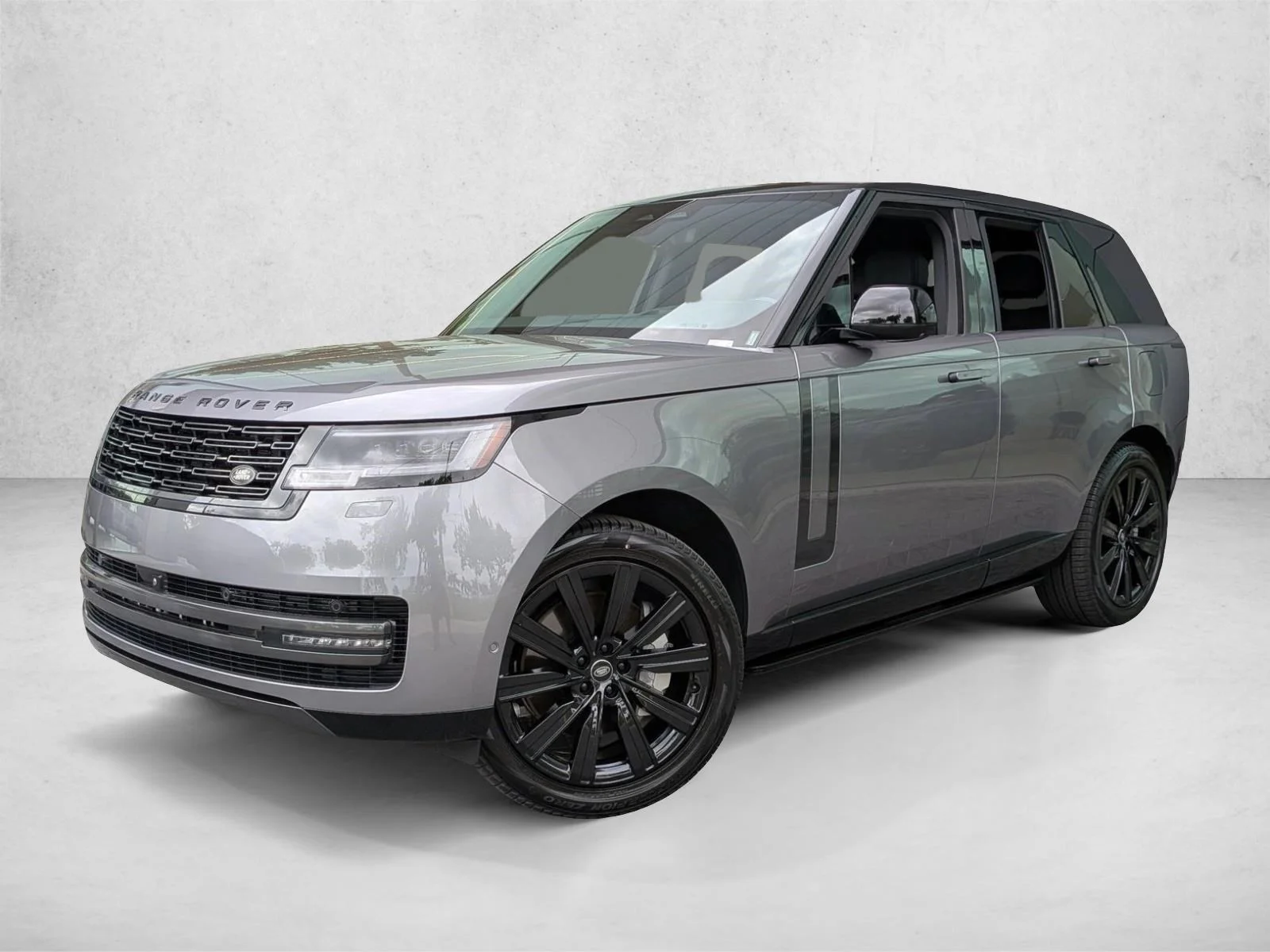 Used 2025 Eiger Grey Metallic Land Rover SE image 1