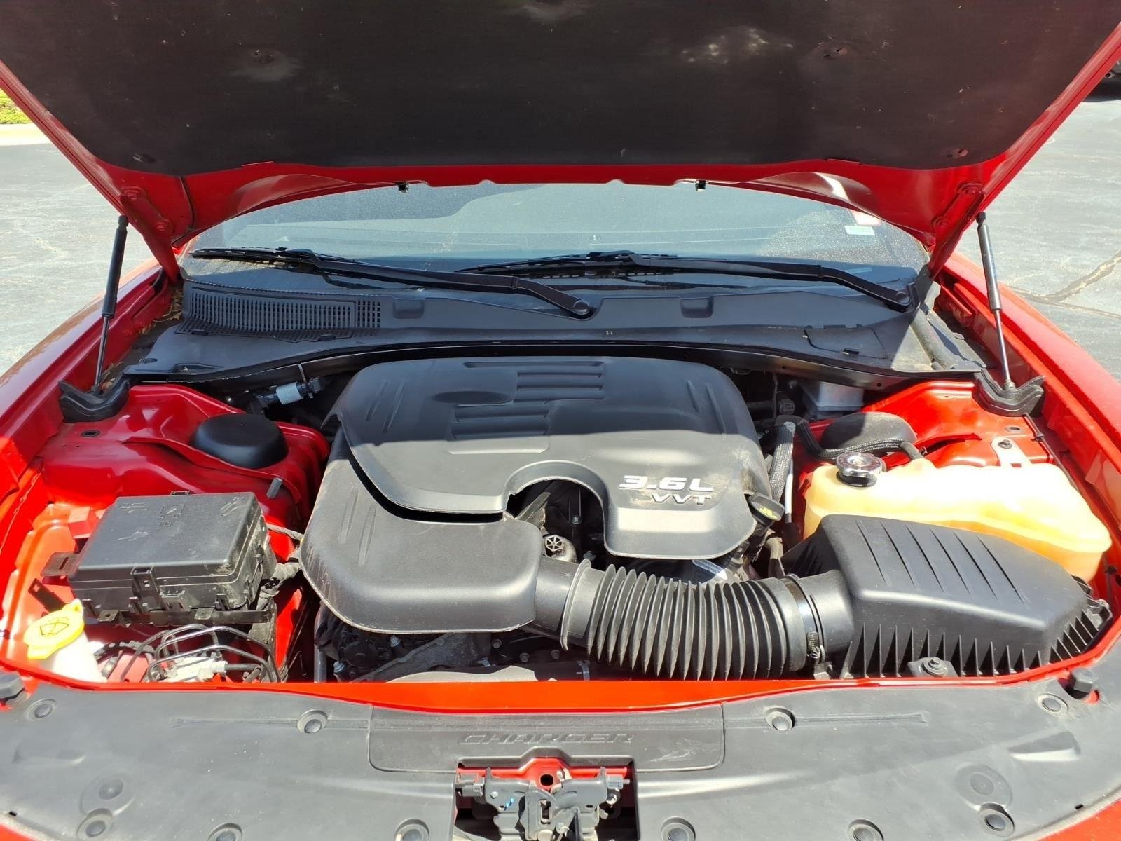 Used 2022 Torred Clearcoat Dodge SXT image 28