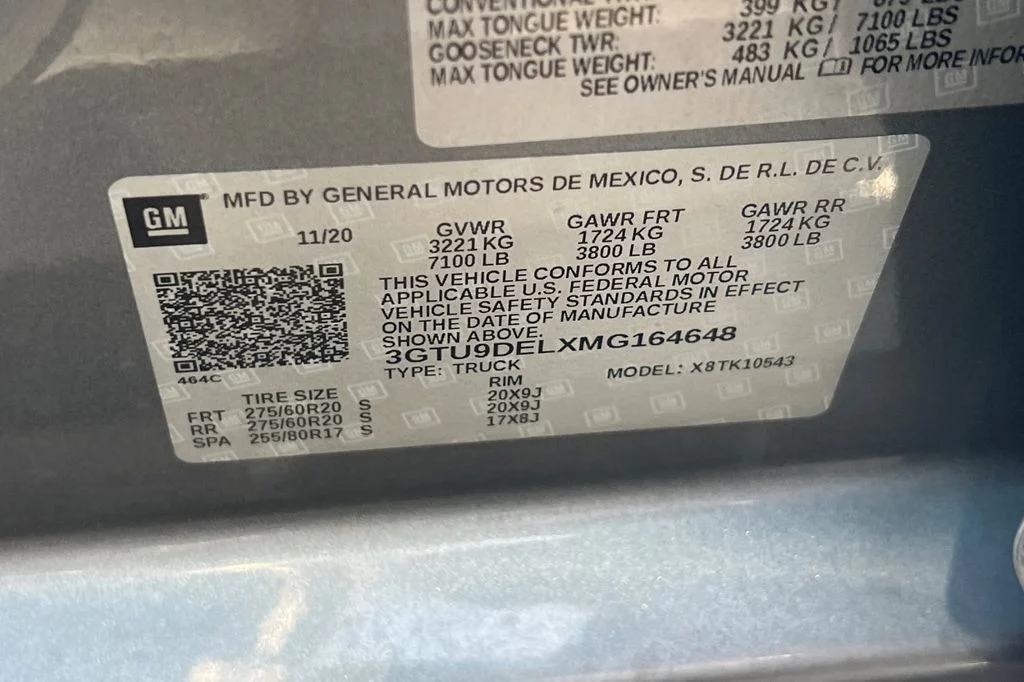 Used 2021 Gray GMC SLT image 32