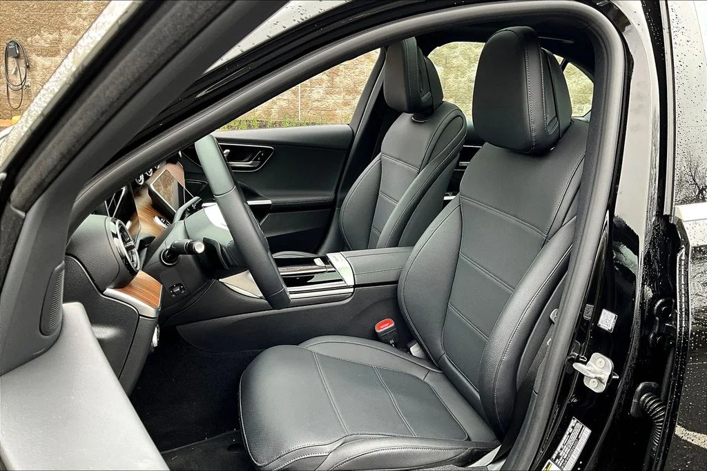2025 Mercedes-Benz C-Class Sedan C 300 - Photo 27
