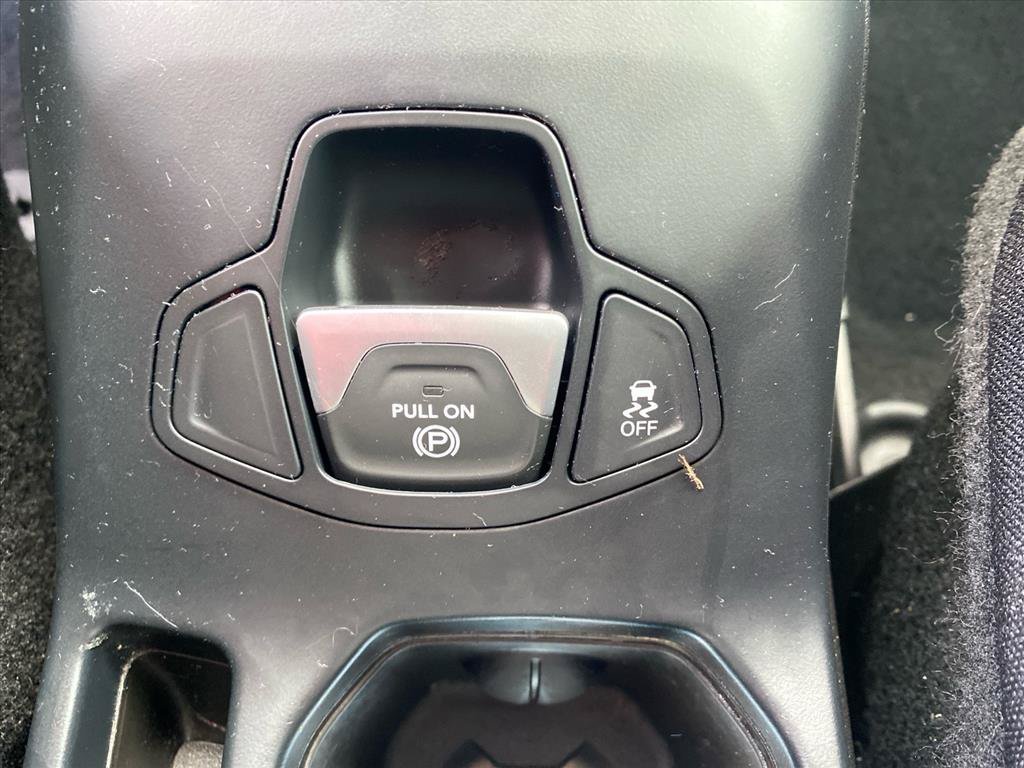 Used 2020 Glacier Metallic Clearcoat Jeep Latitude image 13