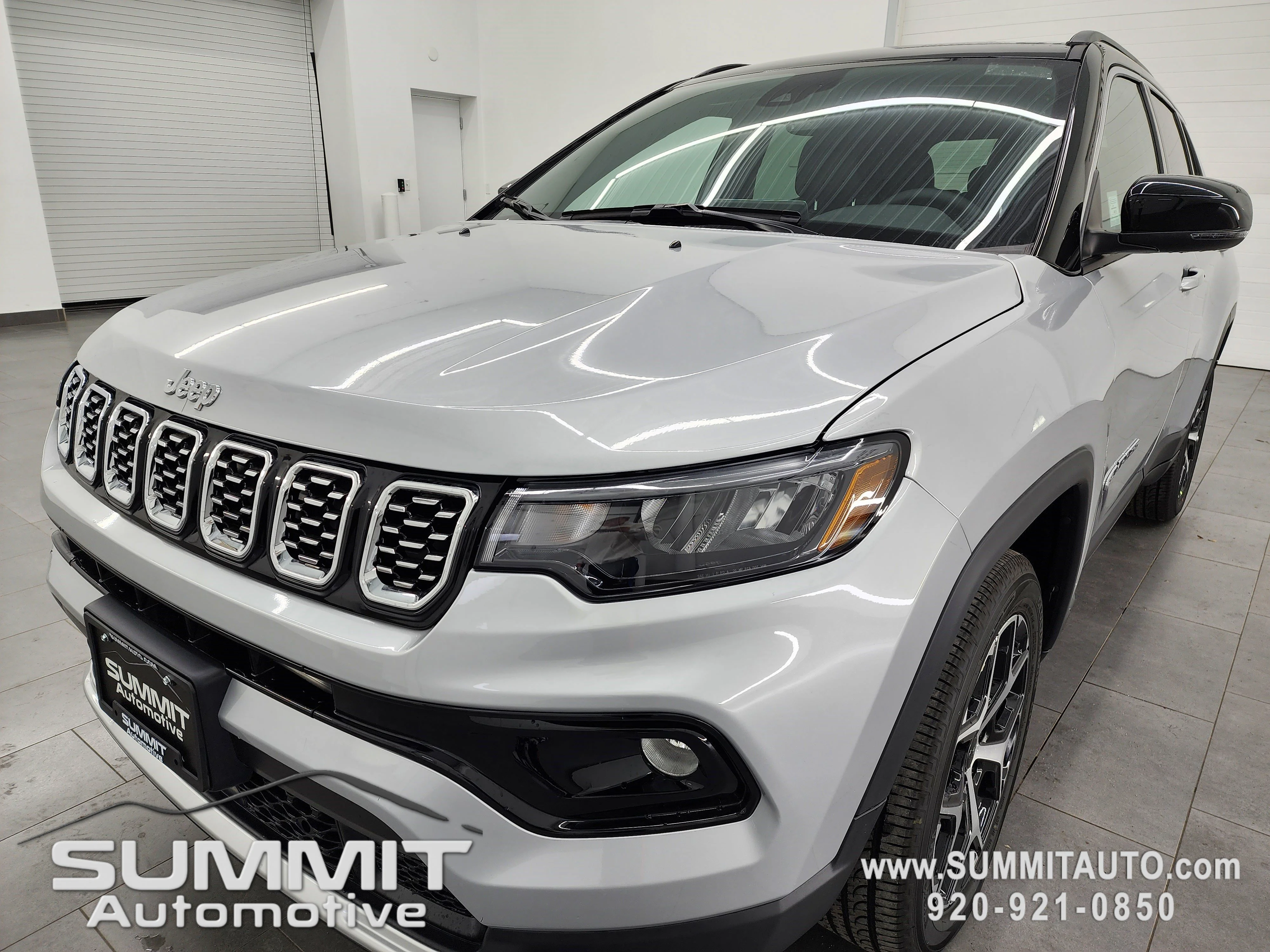 New 2026 Silver Zynith Metallic Clear-Coat Exterior Paint Jeep Limited image 6