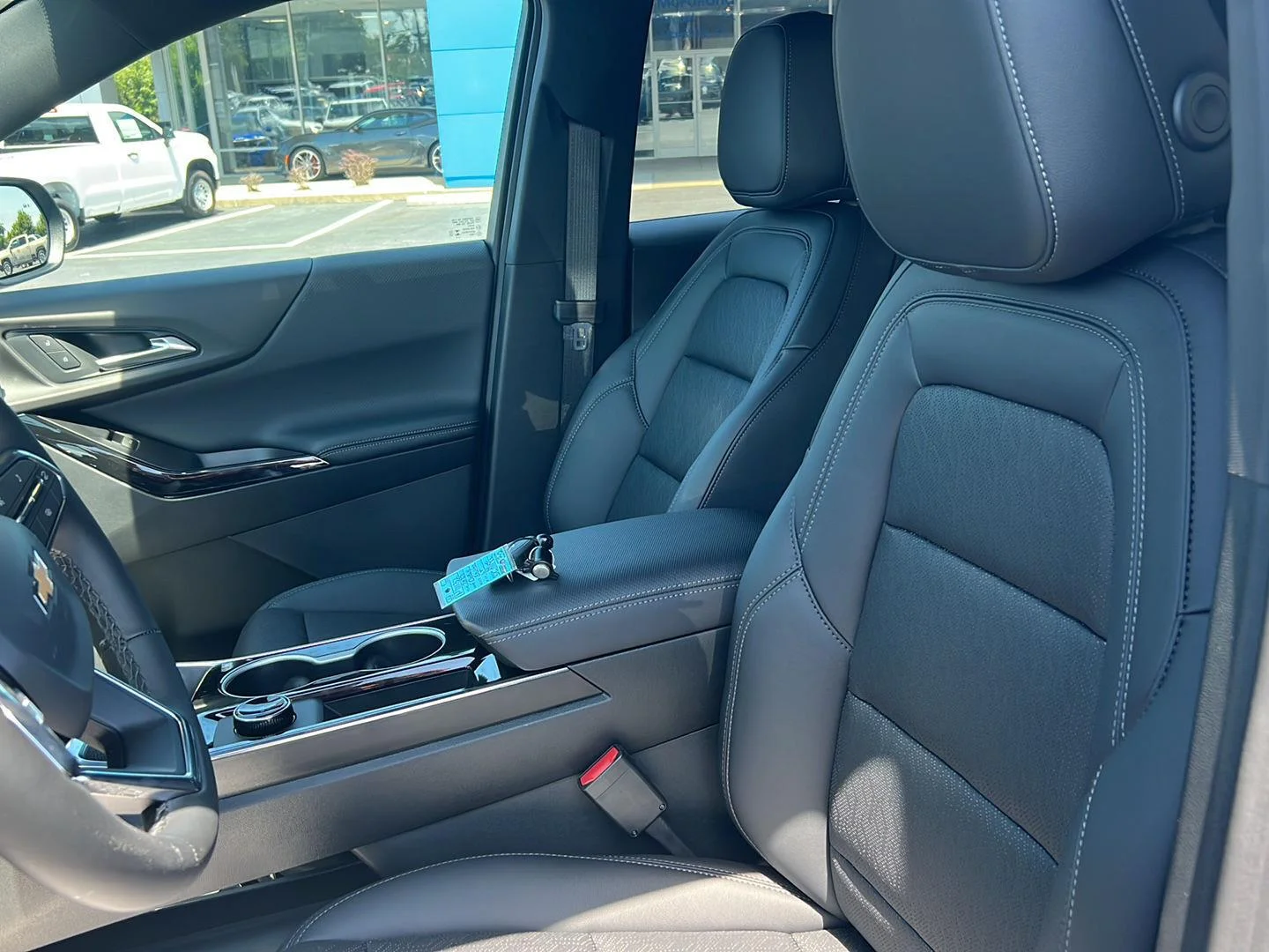 2027 Chevrolet Equinox LT - Photo 12
