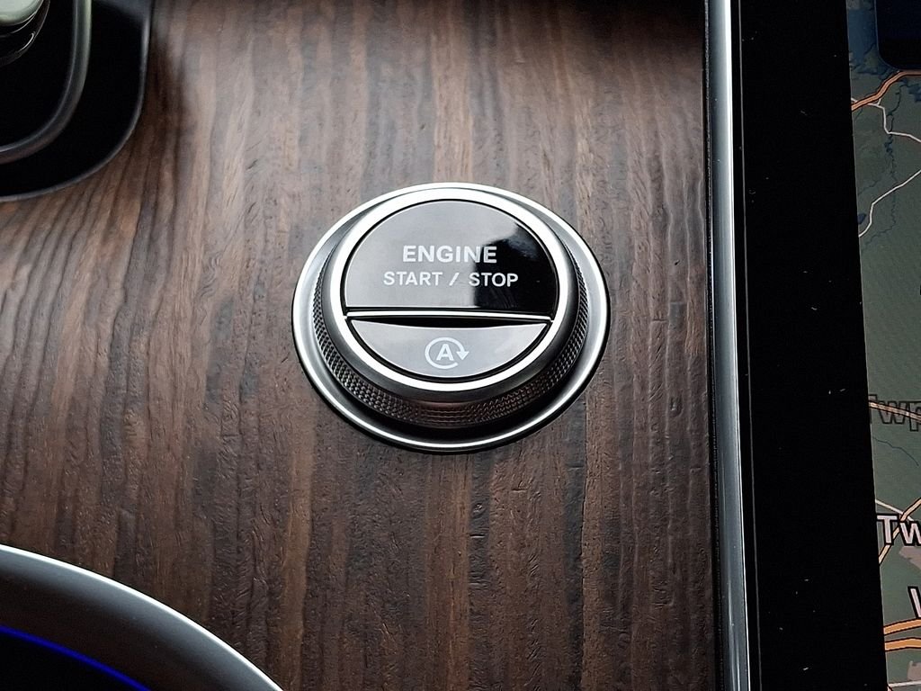 New 2026 MANUFAKTUR Moonlight White Metallic Mercedes-Benz CLE 450 image 18