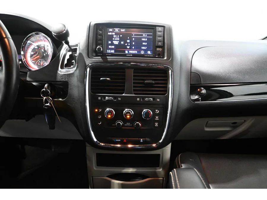 Used 2019 GRAY Dodge SXT Mobility Handicap Van image 23