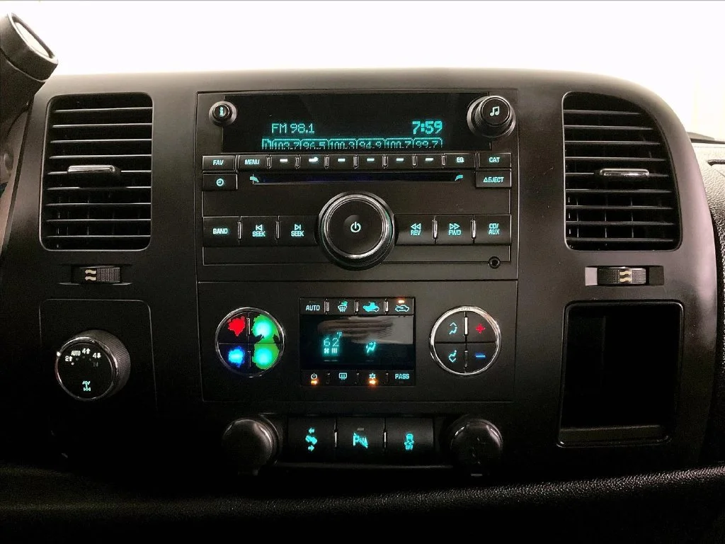 Used 2013 Black GMC SLE image 36