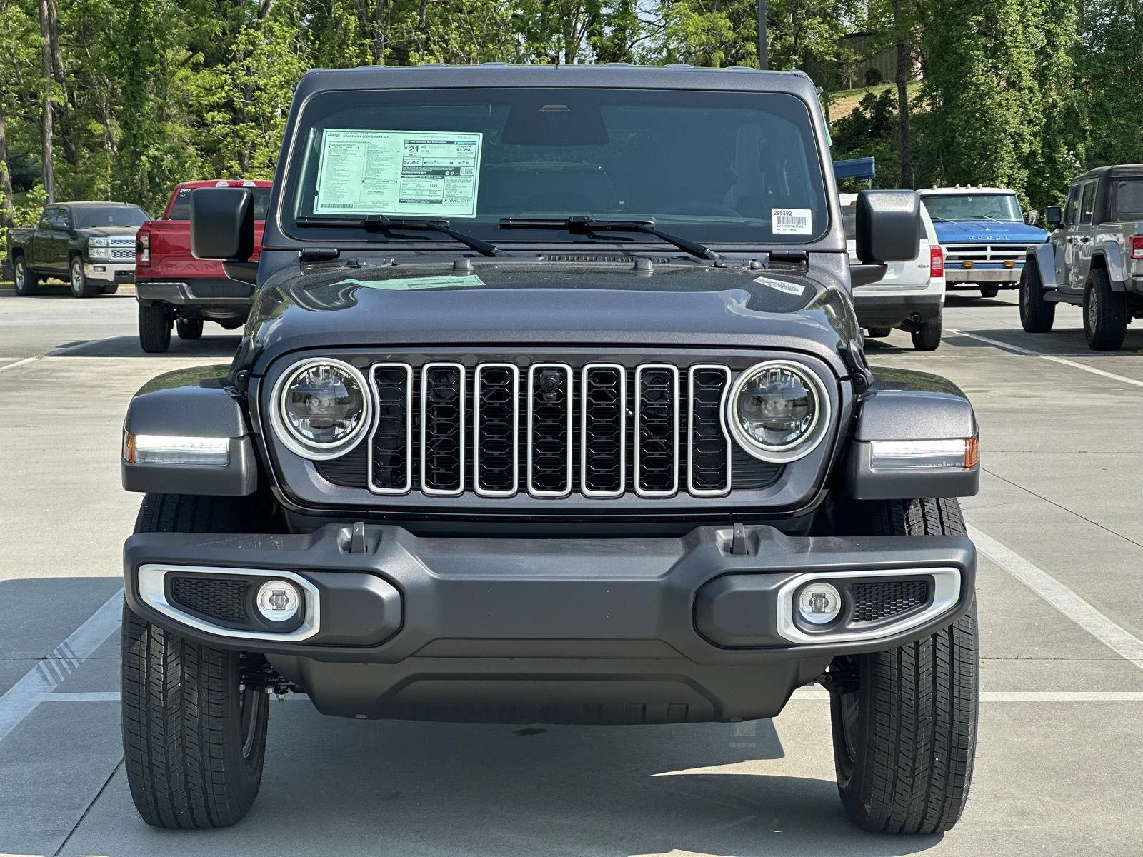 New 2026 Granite Crystal Metallic Clear-Coat Exterior Paint Jeep Sahara image 2