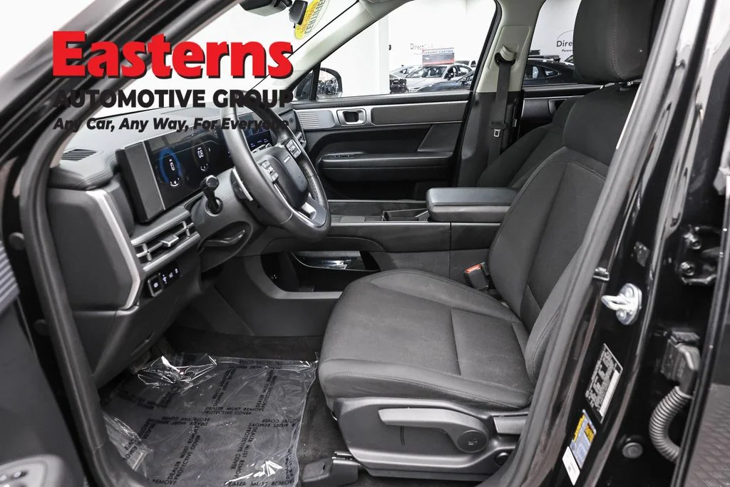 Used 2025 Black Hyundai SE image 13