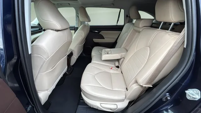 Used 2020  Toyota XLE image 20