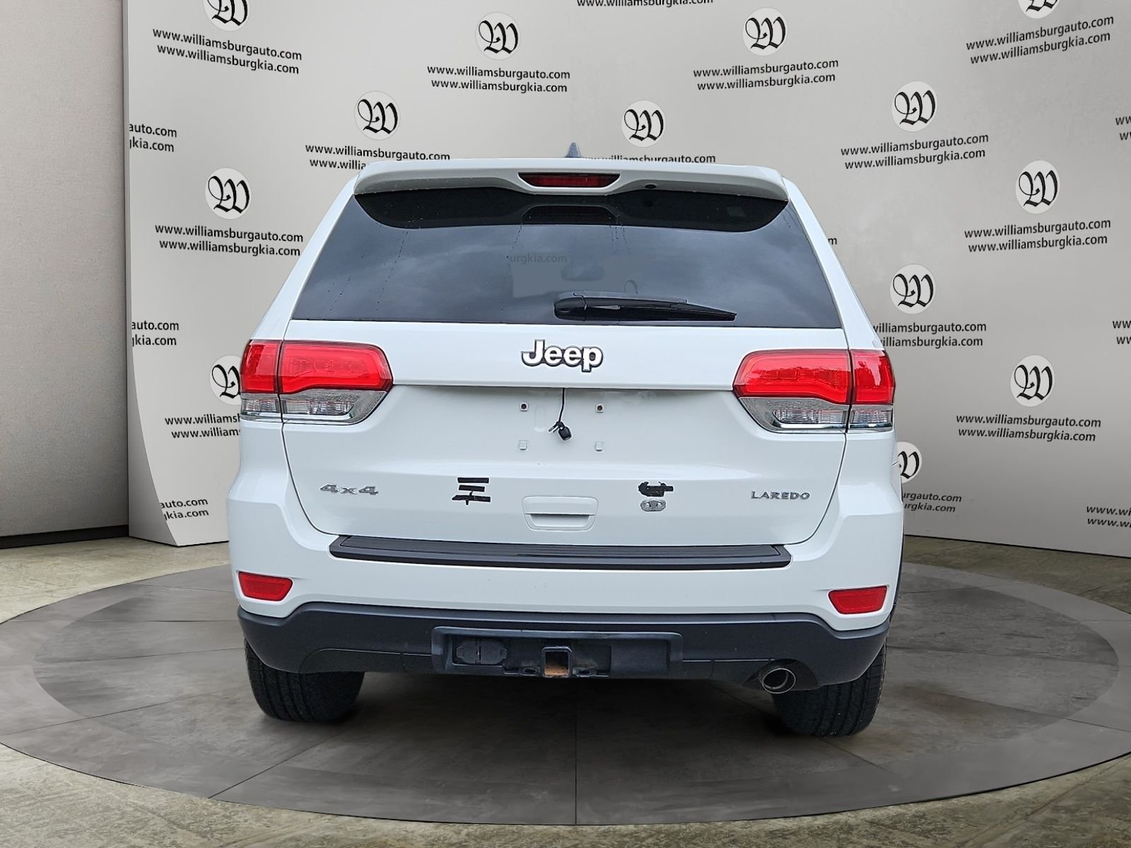 Used 2015 White Jeep Laredo image 4