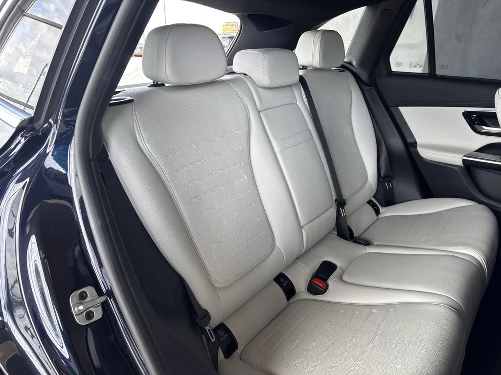 Used 2024 Blue Mercedes-Benz GLC 300 image 27
