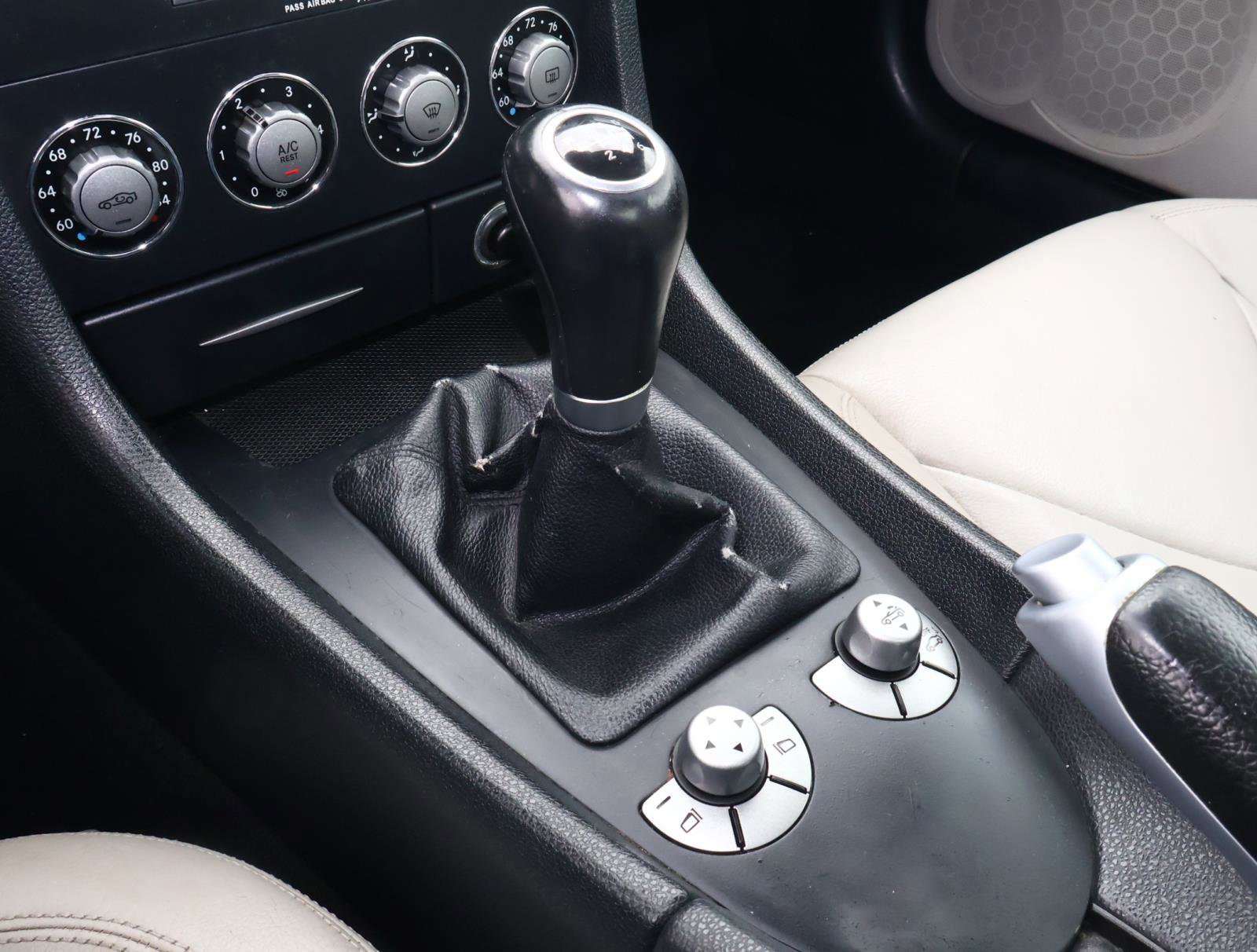 Used 2008 Arctic White Mercedes-Benz SLK 280 image 17