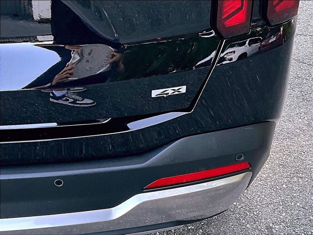Used 2025 Black Kia S image 29