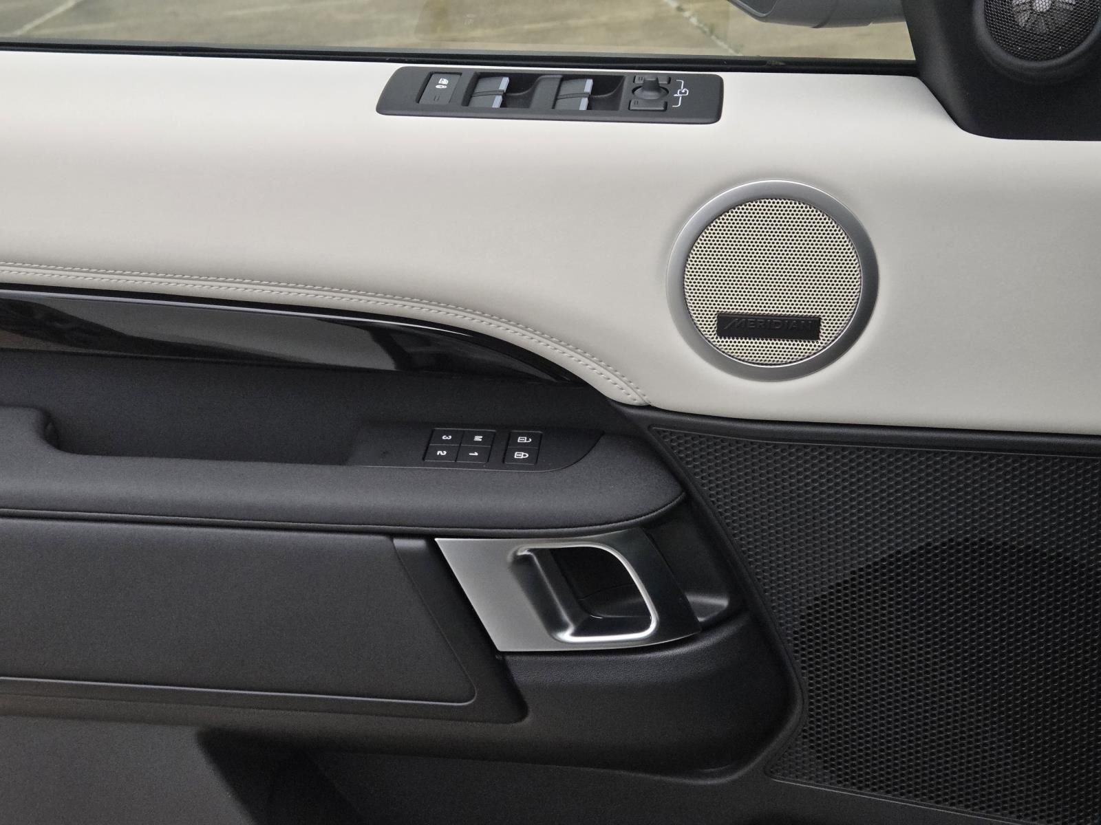 New 2026 Fuji White Land Rover S image 32