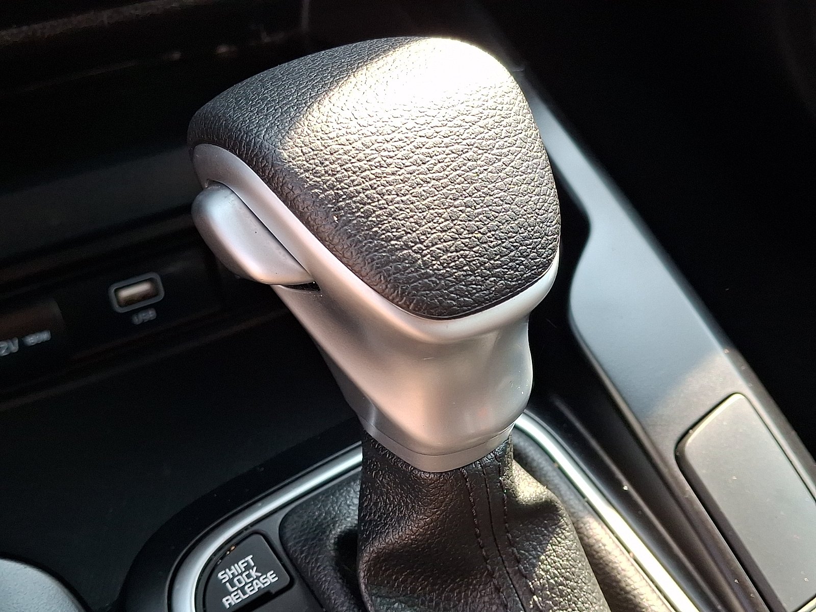 Certified Used 2025 Snow White Pearl Kia LX image 14