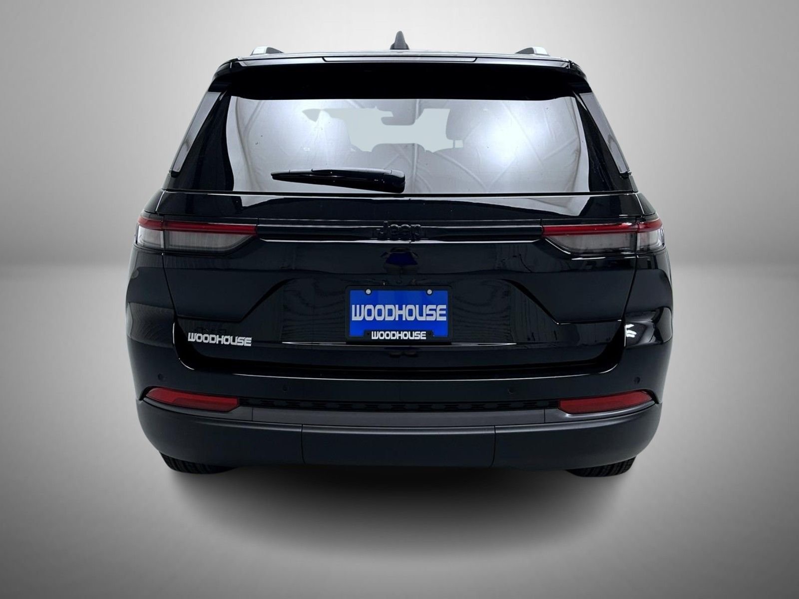 New 2026 Diamond Black Crystal Pearl-Coat Exterior Paint Jeep Altitude image 6