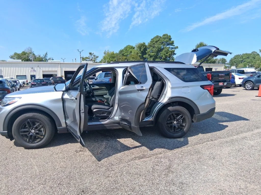 Used 2025 Silver Ford Active image 24