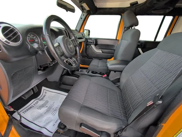 2012 Jeep Wrangler Unlimited Sahara - Photo 9