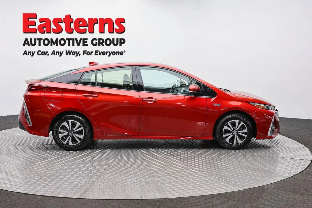 Used 2018 Red Toyota Advanced image 4